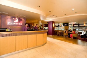 Lobby - Premier Inn Belfast Cty Centre (Belfast)