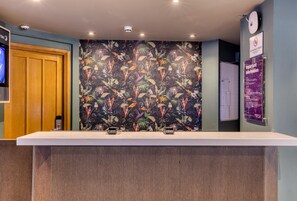 Reception - Premier Inn Birmingham City - Aston (Birmingham)