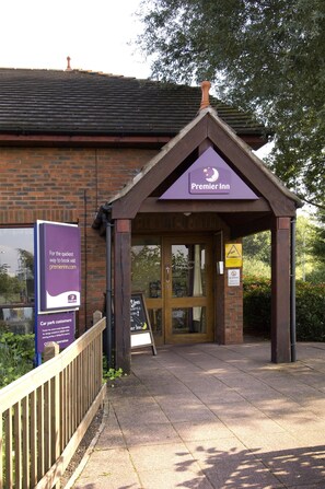 Exterior - Premier Inn West Bromwich (West Bromwich)