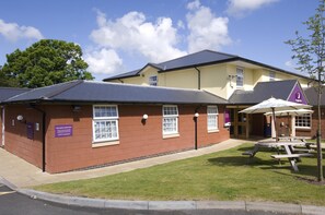 Exterior - Premier Inn Shrewsbury North - Harmer Hill (Shrewsbury)