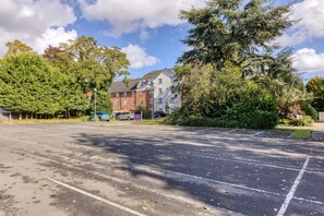 Exterior - Premier Inn Birmingham Central Hagley Road (Birmingham)