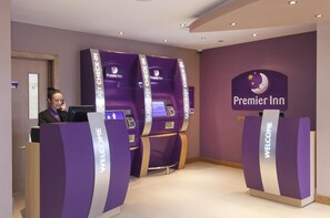Reception - Premier Inn Stratford-Upon-Avon Waterways (Stratford-upon-Avon)