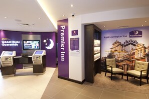 Reception - Premier Inn Leamington Spa Town Centre (Royal Leamington Spa)
