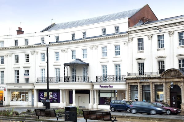 Exterior - Premier Inn Leamington Spa Town Centre (Royal Leamington Spa)
