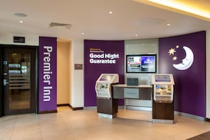 Reception - Premier Inn Worcester City Centre (Worcester)