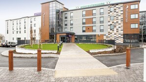 A hotel with a modern design, featuring a prominent Premier Inn sign, a central entrance, and a landscaped courtyard. - Premier Inn Worcester City Centre (Worcester)