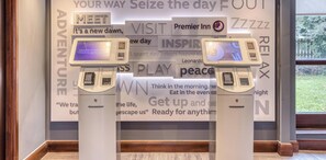 Reception - Premier Inn Blackpool - Beach (Blackpool)