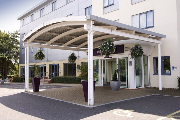 Exterior - Premier Inn Poole North (Poole)
