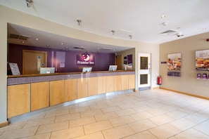 Reception - Premier Inn Bournemouth Westbourne (Bournemouth)
