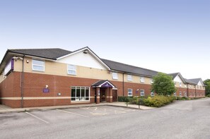 Exterior - Premier Inn Bradford South (Cleckheaton)