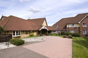 Exterior - Premier Inn Bristol East - Emersons Green (Bristol)