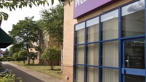 A building with a sign reading 'Premier Inn' and large windows. - Premier Inn Bristol Filton (Bristol)