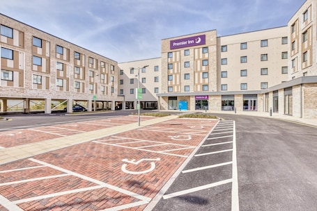 Exterior. Premier Inn Bristol Cribbs Causeway - M5 J17