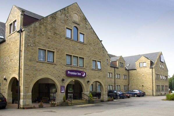 Exterior - Premier Inn Huddersfield North (Brighouse)