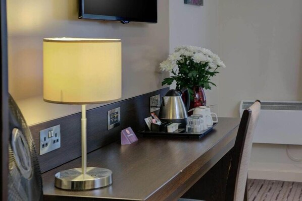 Room - Premier Inn Huddersfield West (Huddersfield)