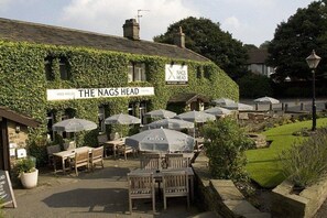 Property grounds - Premier Inn Huddersfield West (Huddersfield)