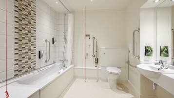 Salle de bain accessible aux personnes à mobilité réduite