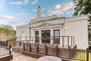 Exterior - Premier Inn Arundel (Arundel)
