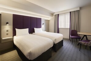 Standard Twin Room, Roll-in Shower