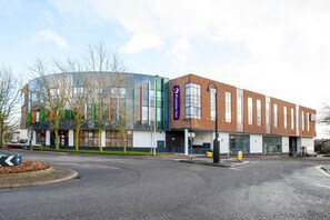 Exterior - Premier Inn Trowbridge (Trowbridge)