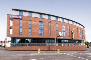 Exterior - Premier Inn Newmarket (Newmarket)