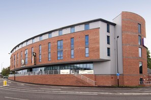 Exterior - Premier Inn Newmarket (Newmarket)