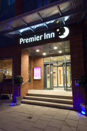 Exterior - Premier Inn Chester - Railway Station (Chester)