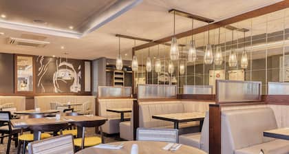 Premier Inn Chester - Railway Station