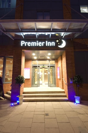 Exterior - Premier Inn Chester - Railway Station (Chester)
