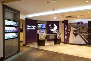 Reception - Premier Inn Wrexham City Centre (Wrexham)