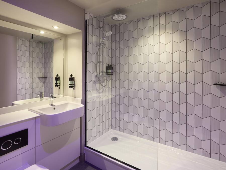Superior Double Room | Bathroom