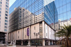 Exterior - Premier Inn Cardiff Cc Queen Street (Cardiff)