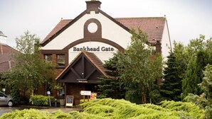 A building with a sign reading 'Bankhead Gate.' - Premier Inn Glenrothes (Glenrothes)