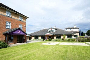 Exterior - Premier Inn Doncaster Central East (Doncaster)
