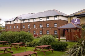 Exterior - Premier Inn Livingston - M8 Jct3 (Livingston)