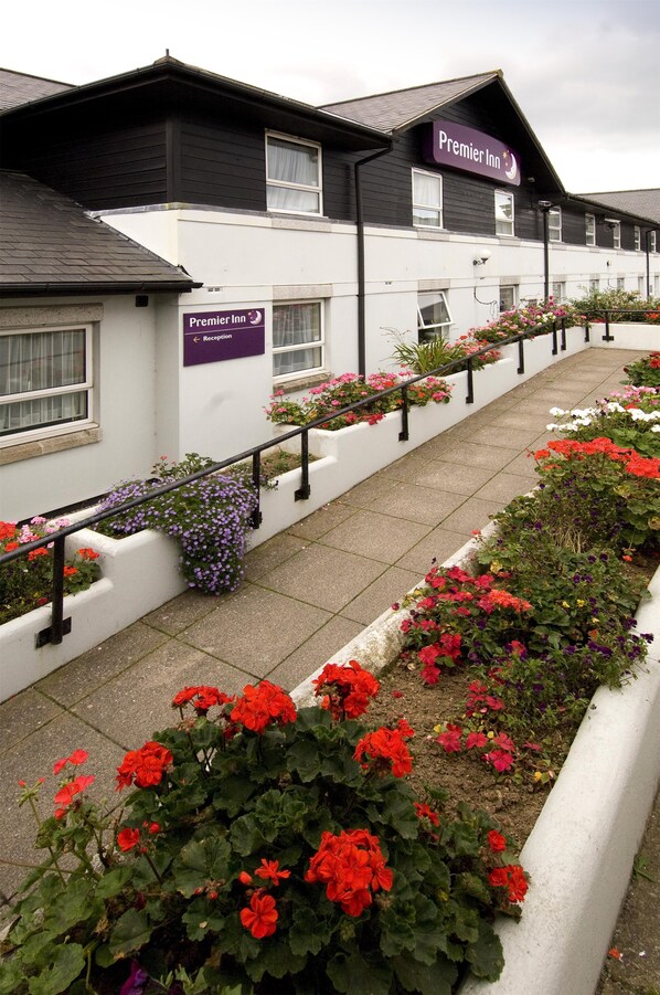 Exterior - Premier Inn Truro (Truro)