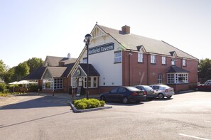 Exterior - Premier Inn Yeovil Airfield (Yeovil)