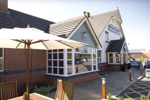 Exterior - Premier Inn Yeovil Airfield (Yeovil)