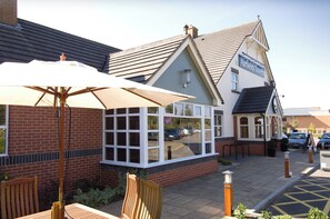 Exterior - Premier Inn Yeovil Airfield (Yeovil)