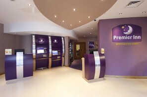 Reception - Premier Inn Exeter Central St Davids (Exeter)