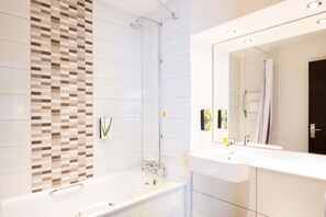 Bathroom - Premier Inn Exmouth Seafront (Exmouth)