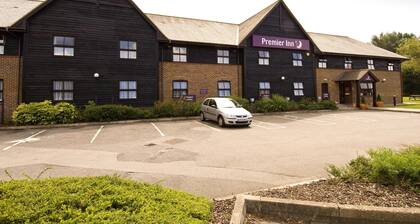 Premier Inn Farnborough West - Southwood