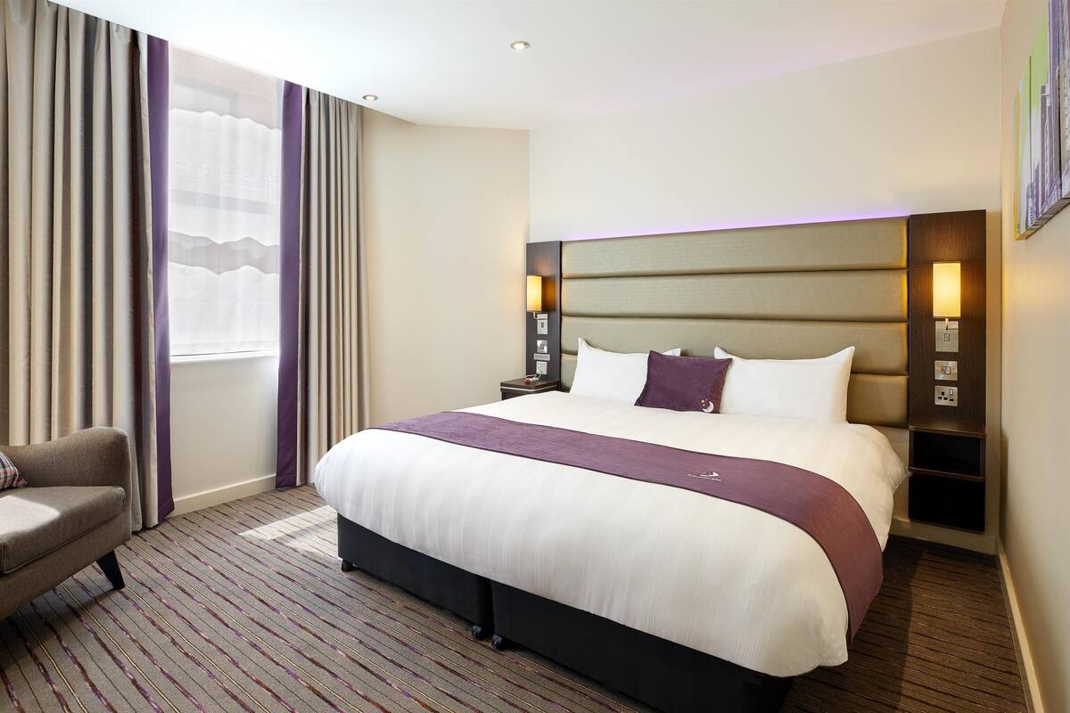 Standard Double Room, Accessible Bathtub