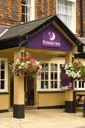 Exterior - Premier Inn Godalming (Godalming)