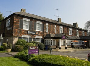 Exterior - Premier Inn Godalming (Godalming)