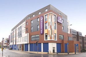 Exterior - Premier Inn Camberley (Camberley)