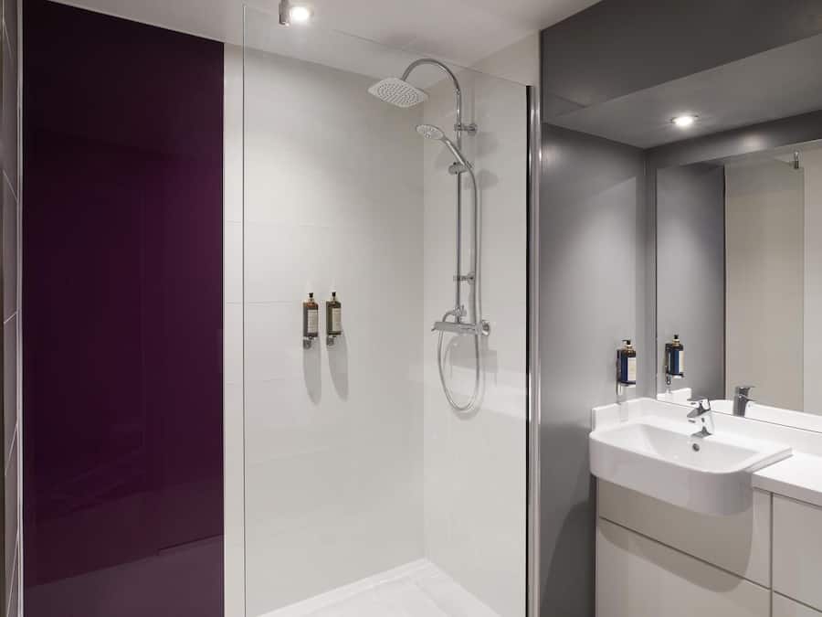 Superior Double Room | Bathroom