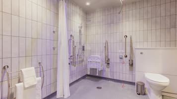 Standard-Doppelzimmer, rollstuhlgeeignete Dusche | Badezimmer