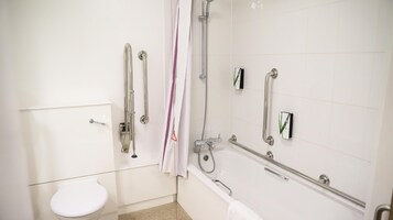 Standard Double Room, Accessible Bathtub | Bathroom