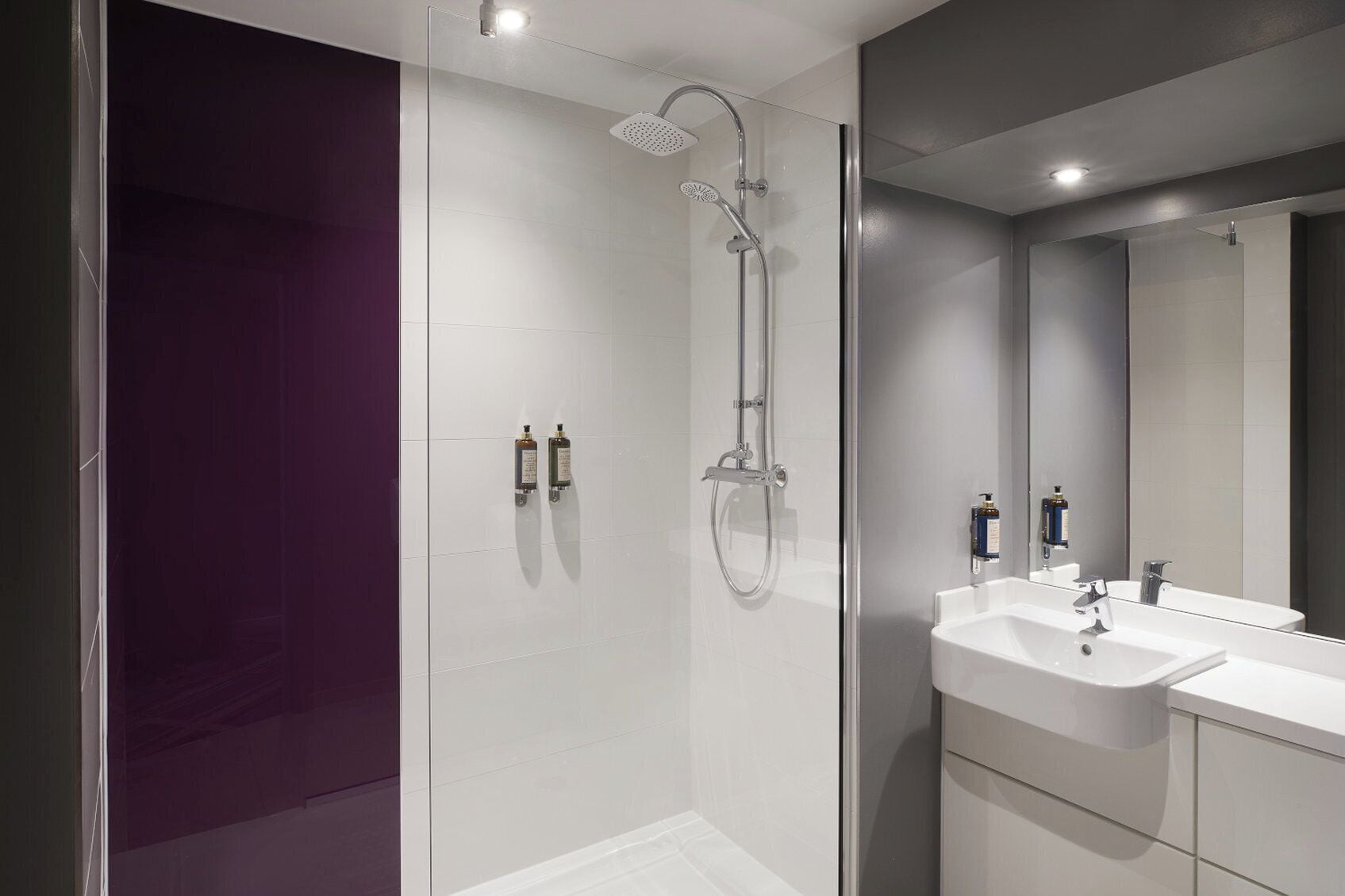Quarto casal superior | Chuveiro